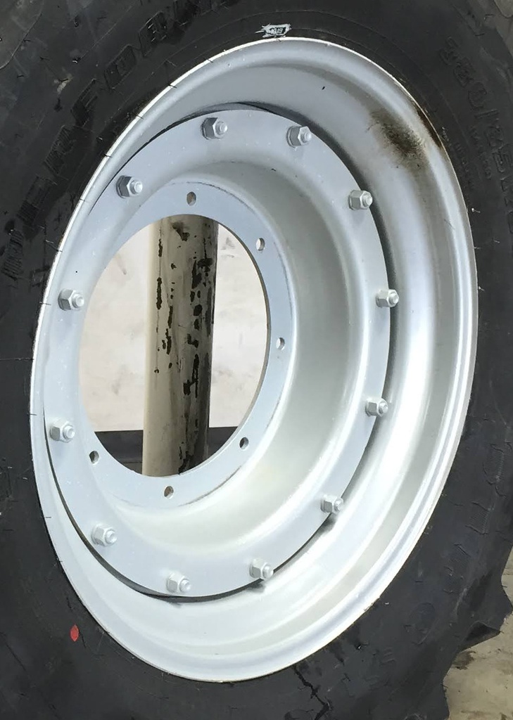 12"W x 30"D Stub Disc Rim with 8-Hole Center, Case IH Silver Mist