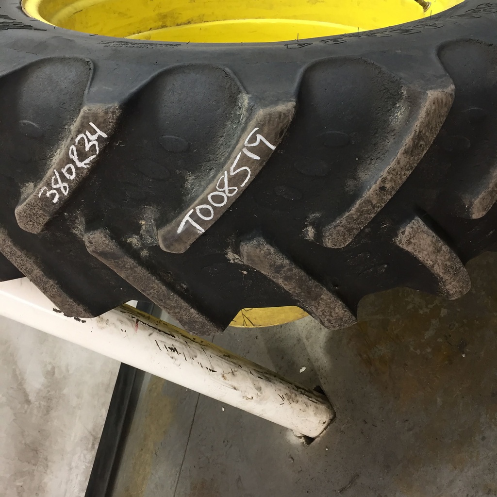 380/85R34 BKT Tires Agrimax RT 855 R-1W on John Deere Yellow 12-Hole FWA Direct Bolt Dual 65%