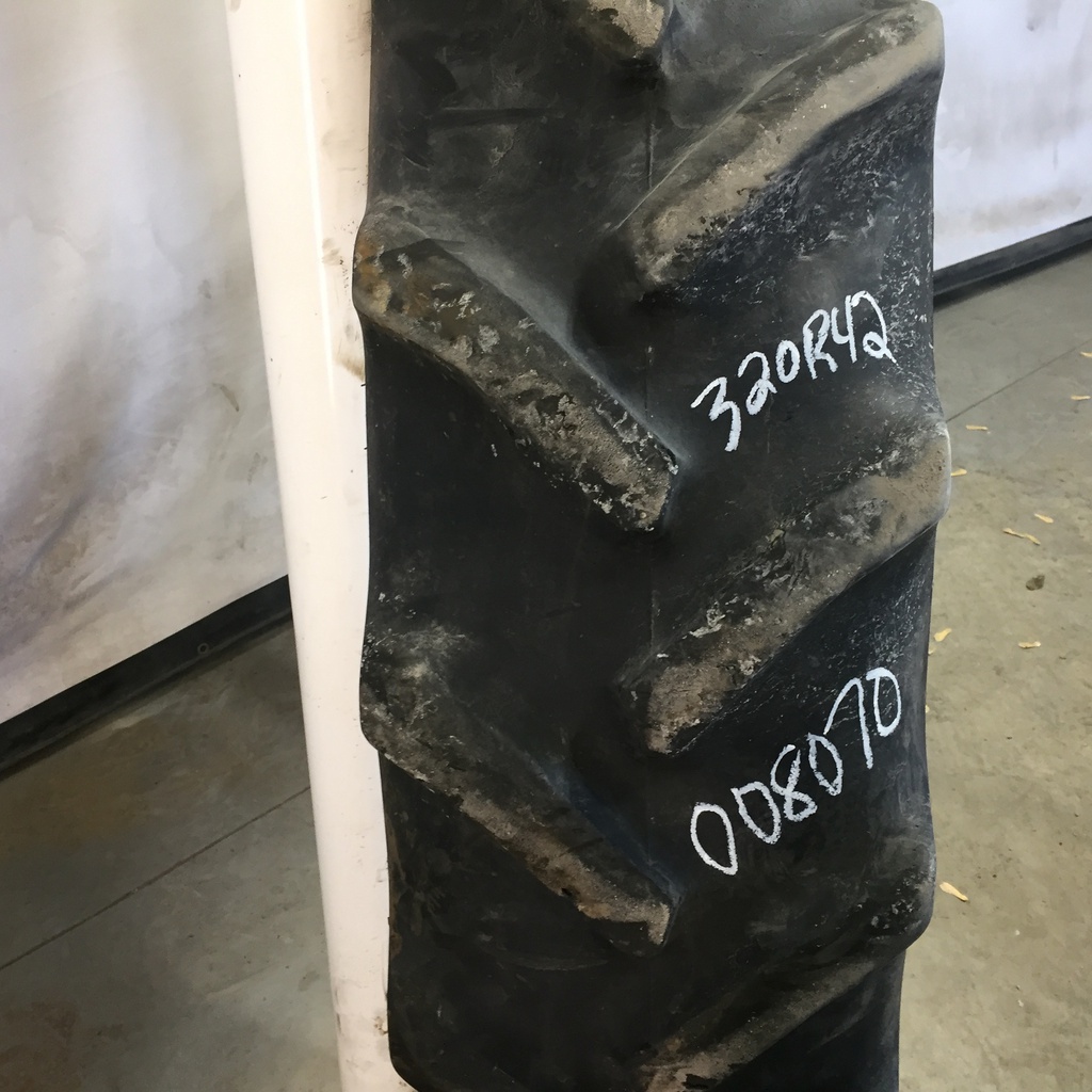 320/80R42 Goodyear Farm DT800 Super Traction R-1W 141 B 55%