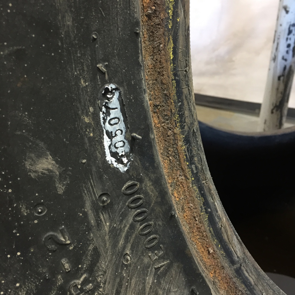 35.5/L-32 Firestone Champion Spade Grip R-2, F (12 Ply) 70%