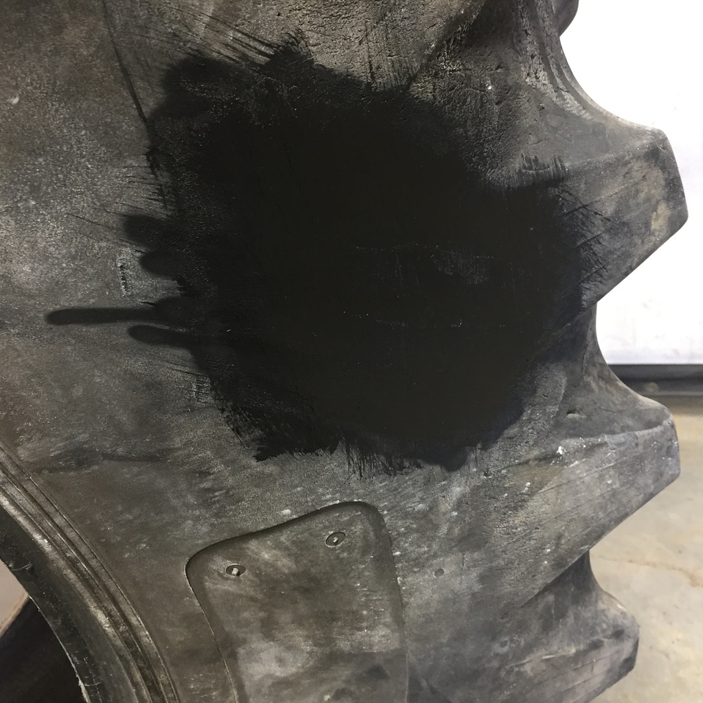 18.4/R38 Titan Farm Hi Traction Lug Radial R-1 141 A8/B 80%