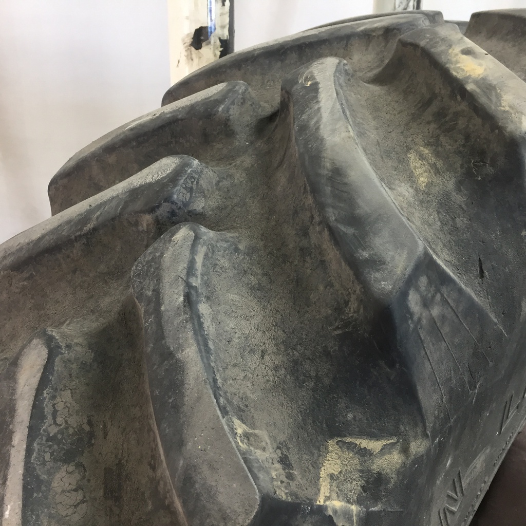 18.4/R38 Titan Farm Hi Traction Lug Radial R-1 141 A8/B 80%
