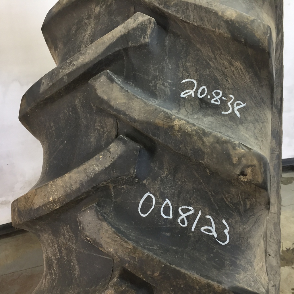 20.8/-38 Galaxy Rear Tractor C Tread R-1, G (14 Ply) 80%