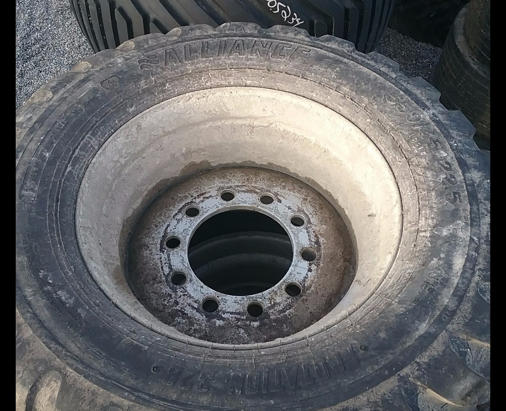 550/45-22.5 Alliance 328 Flotation IMP HS  I-3 on Case IH Silver Mist 10-Hole Formed Plate 85%