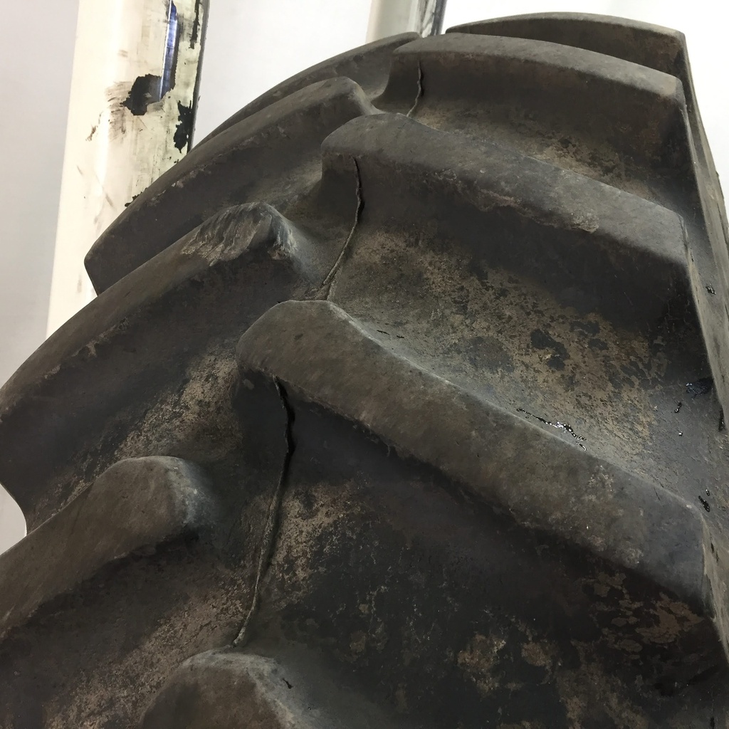 480/80R42 Firestone Radial All Traction 23 R-1 on Case IH Silver Mist 20-Hole Dolly Dual 95%