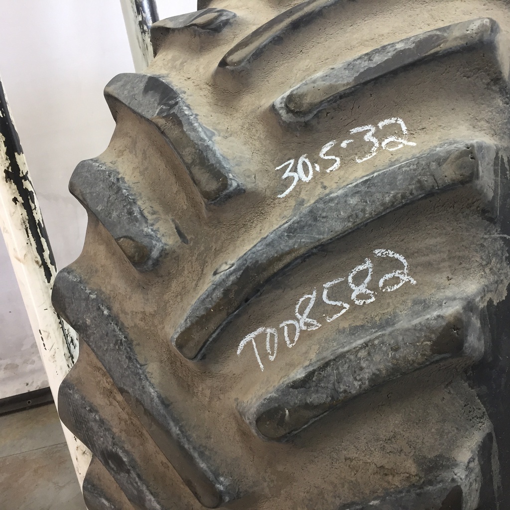 30.5/L-32 Armstrong Hi Traction Lug R-1, F (12 Ply) 55%