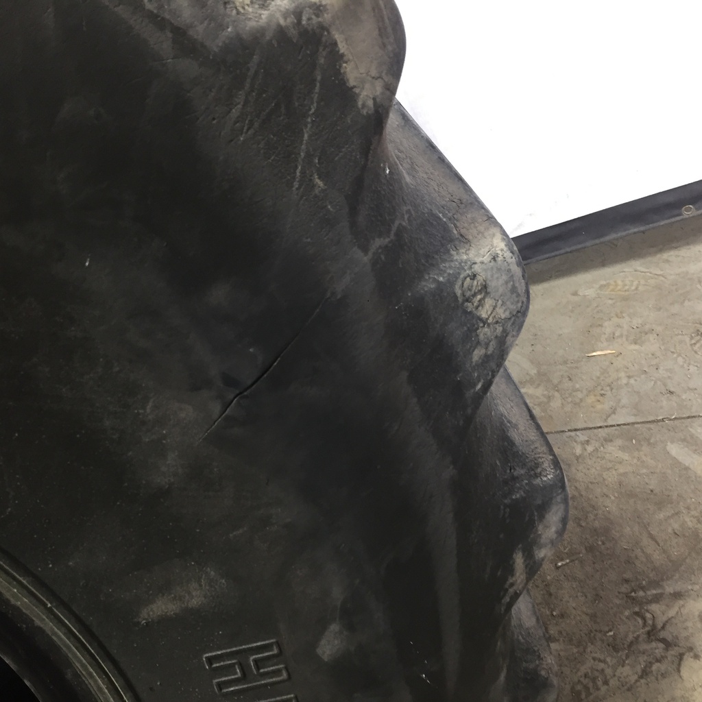 30.5/L-32 Armstrong Hi Traction Lug R-1, F (12 Ply) 55%