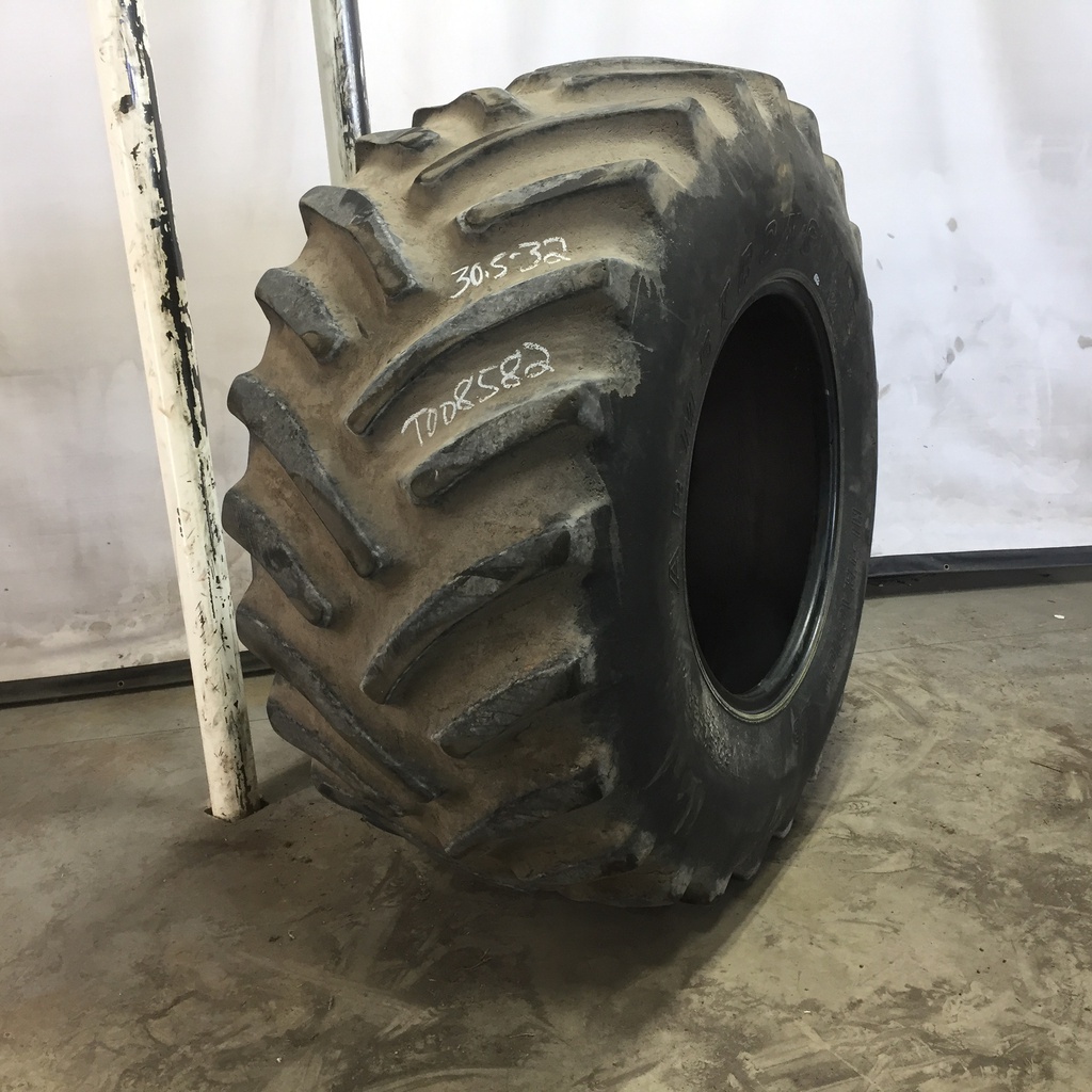 30.5/L-32 Armstrong Hi Traction Lug R-1, F (12 Ply) 55%