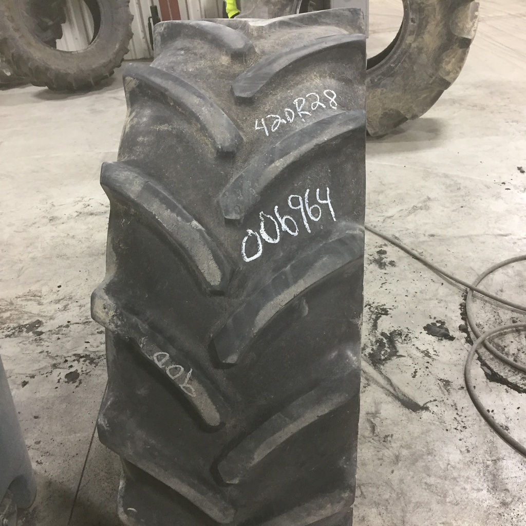 420/70R28 Goodyear Farm DT812 Optitrac R-1W 133 B 55%