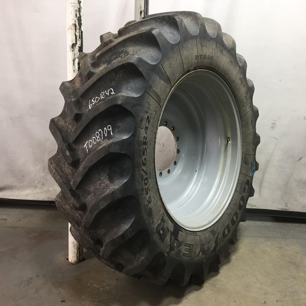 650/65R42 Goodyear Farm DT820 Super Traction R-1W on Agco Corp Gray 12-Hole Formed Plate Sprayer 60%
