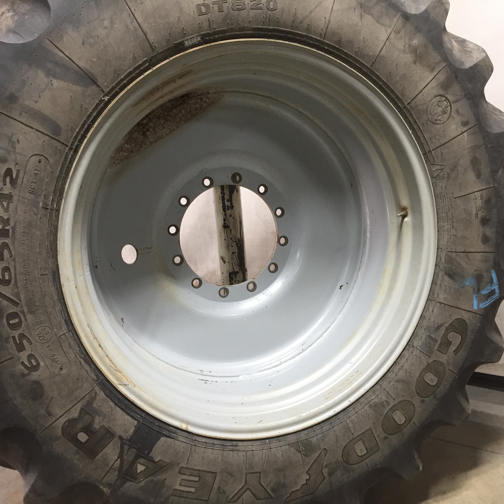 650/65R42 Goodyear Farm DT820 Super Traction R-1W on Agco Corp Gray 12-Hole Formed Plate Sprayer 60%