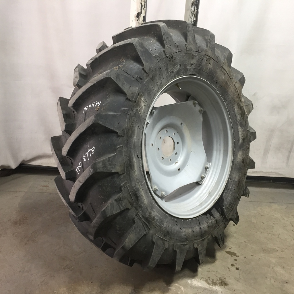 15"W x 34"D Rim with Clamp/U-Clamp (groups of 2 bolts) Rim with 8-Hole Center, Case IH Silver Mist