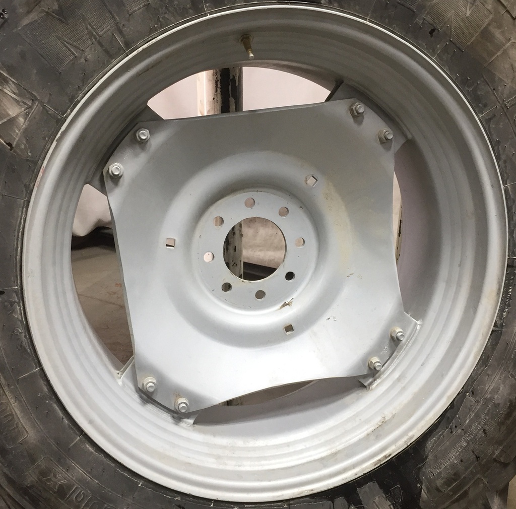 15"W x 34"D Rim with Clamp/U-Clamp (groups of 2 bolts) Rim with 8-Hole Center, Case IH Silver Mist