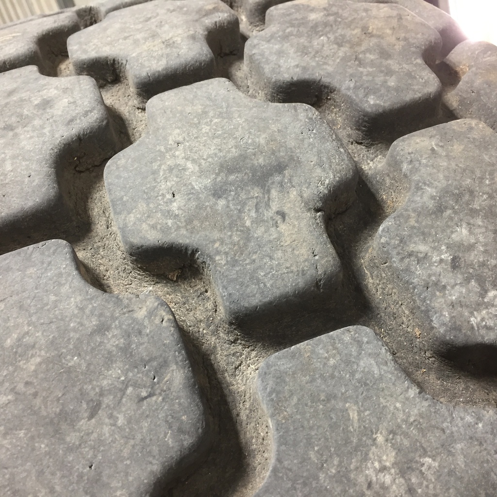 30.5/L-32 Firestone All Non-Skid Tractor R-3, G (14 Ply) 75%