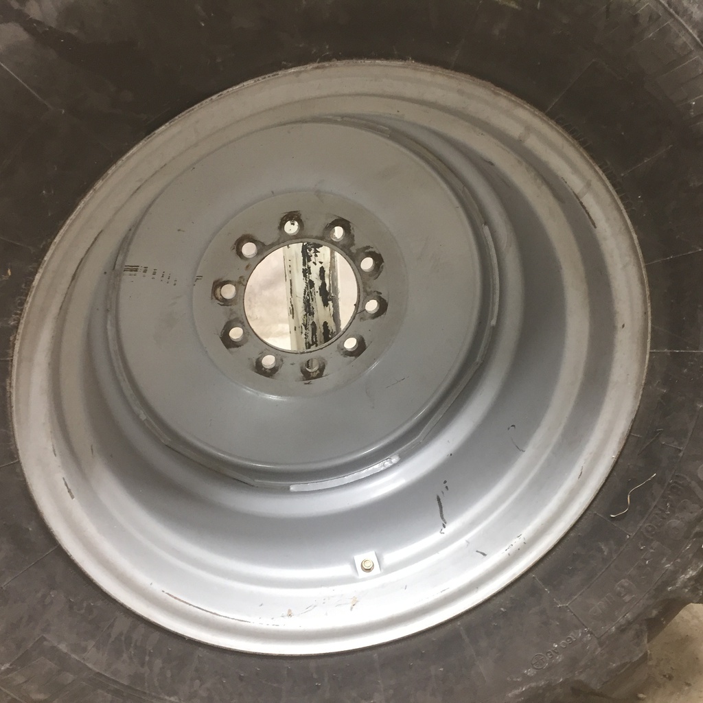 480/80R26 Michelin XMCL R-4 on Case IH Silver Mist 10-Hole Formed Plate 80%