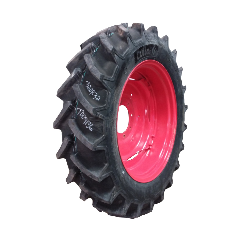 320/85R32 Cultor RD-01 R-1W on Kubota Orange 8-Hole Stub Disc (groups of 2 bolts) 95%
