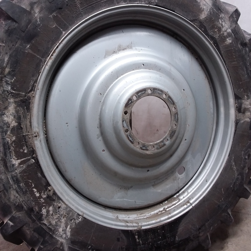 480/80R50 Michelin AgriBib R-1W on Case IH Silver Mist 10-Hole Formed Plate W/Weight Holes 85%