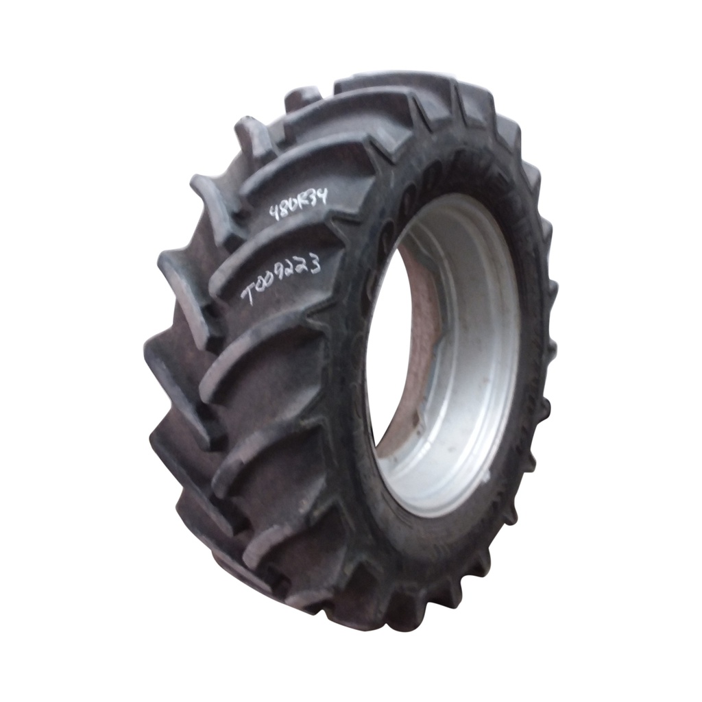 480/70R34 Goodyear Farm DT812 Optitrac R-1W on Case IH Silver Mist 8-Hole Waffle Wheel (Groups of 2 bolts) 85%