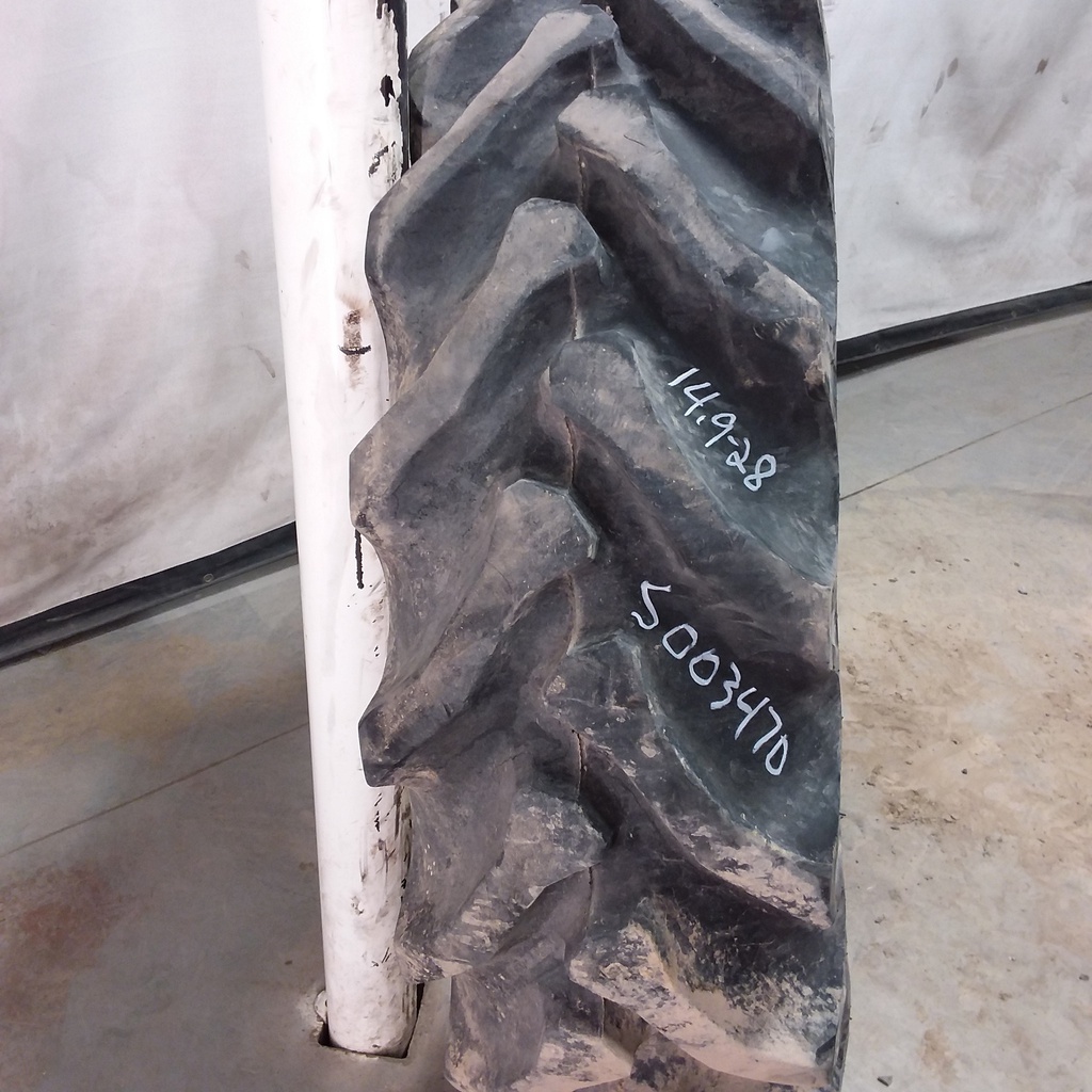 14.9/-28 Goodyear Farm DT195 R-1, F (12 Ply) 99%