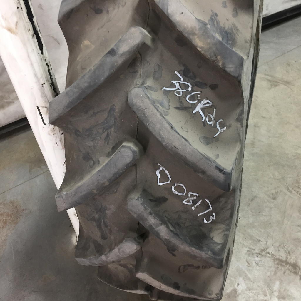 380/85R24 Continental AC85 Contract R-1W 131 B 85%
