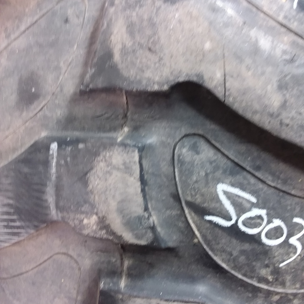 16.9/-24 Titan Farm Industrial Tractor Lug R-4, C (6 Ply) 80%