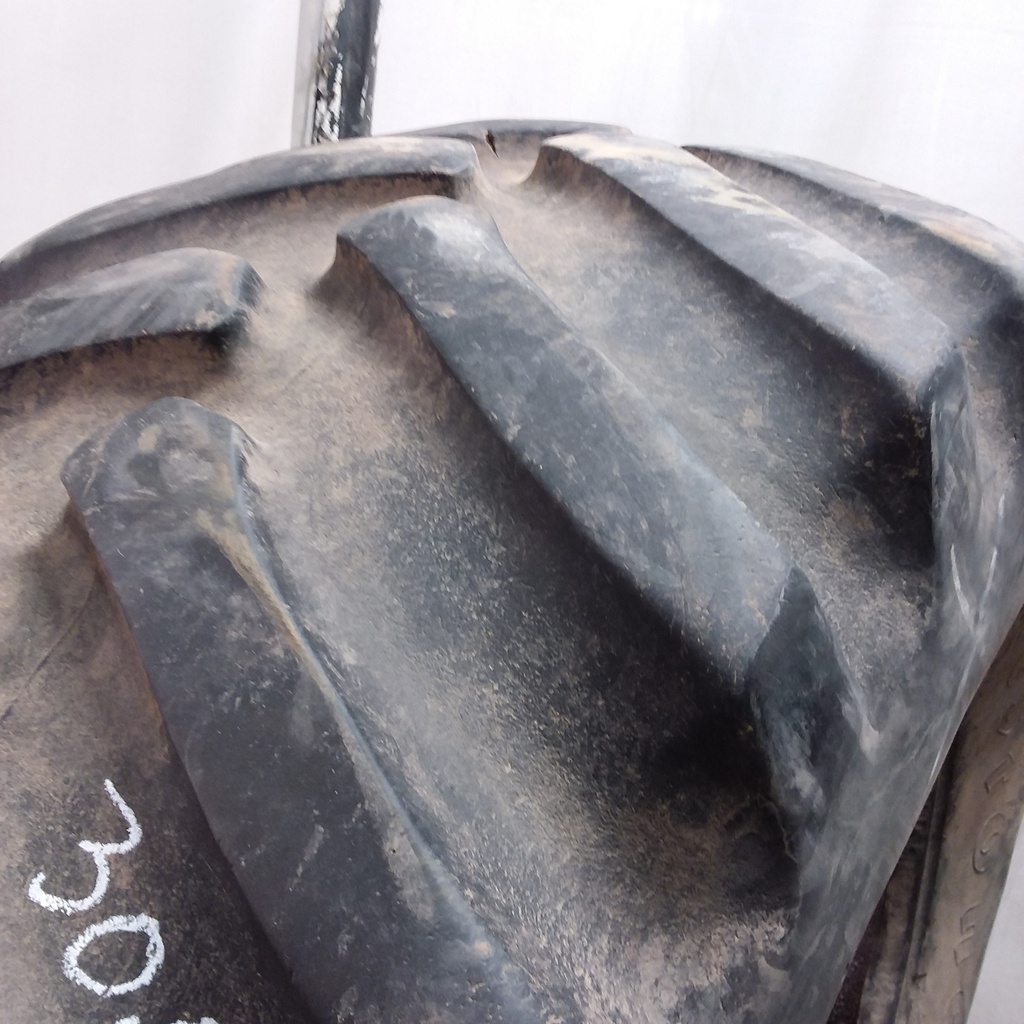 30.5/L-32 Firestone Super All Traction 23 R-1, E (10 Ply) 80%