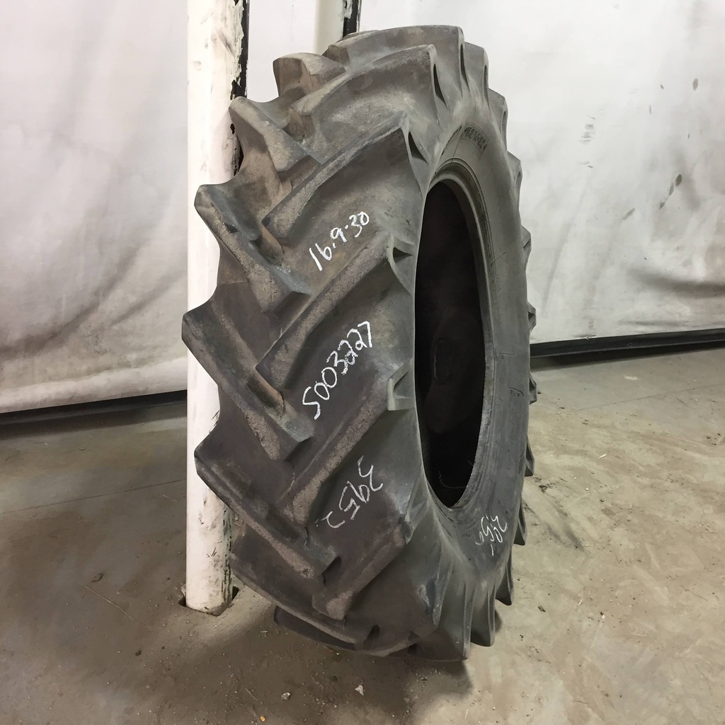 16.9/-30 Galaxy Rear Tractor B Tread R-1, D (8 Ply) 95%