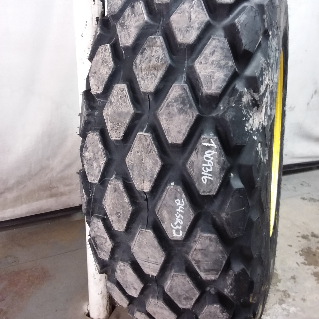 24.5/R32 Titan Farm Torc-Trac II Radial R-3 159 B 99%