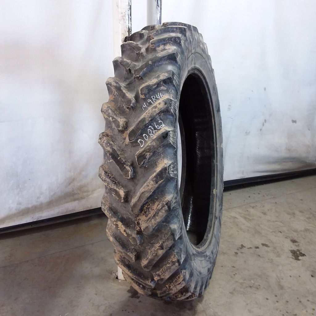 14.9/R46 Titan Farm Hi Traction Lug Radial R-1 149 A8, 5* (0 Ply) 80%
