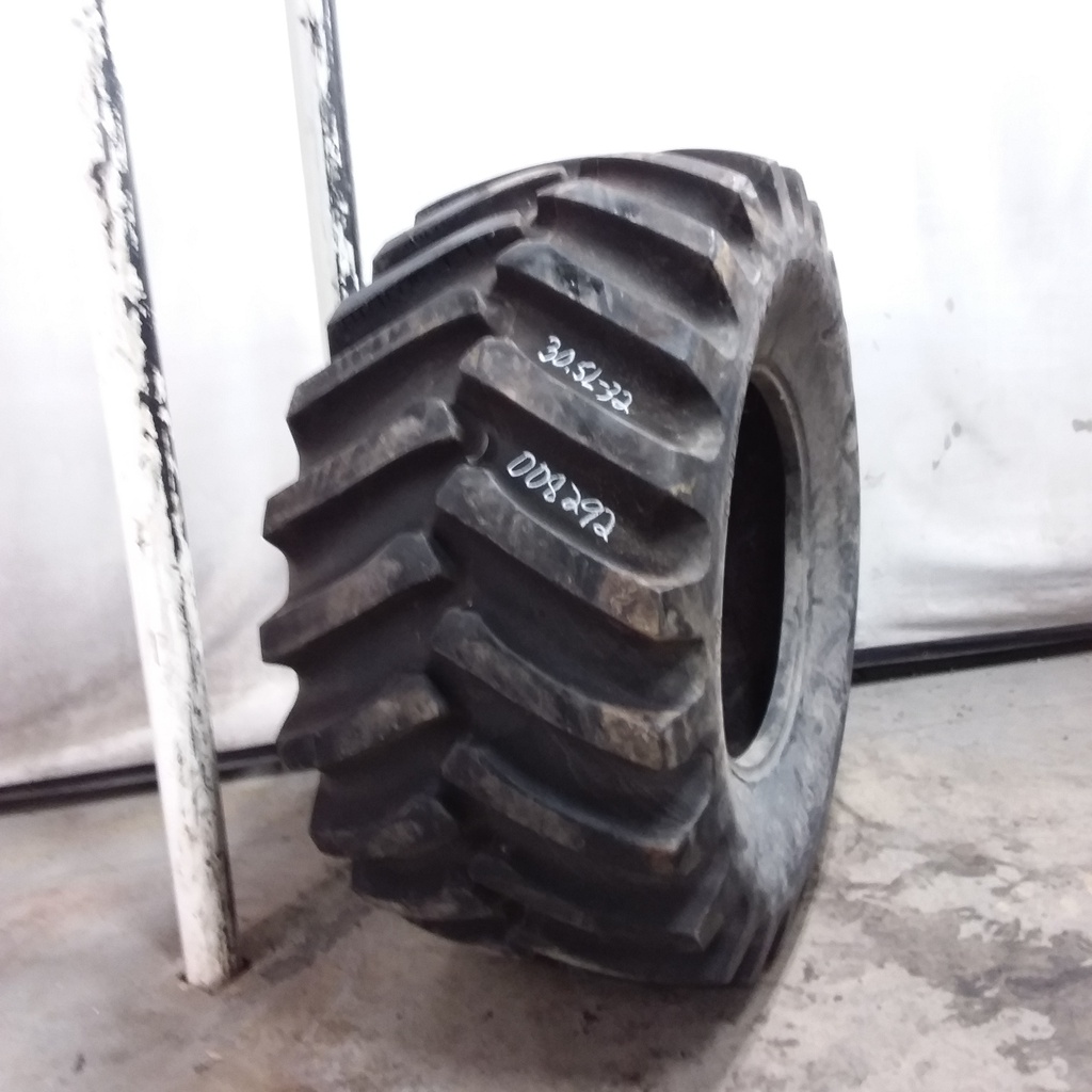 30.5/L-32 Firestone Super All Traction 23 R-1, G (14 Ply) 99%