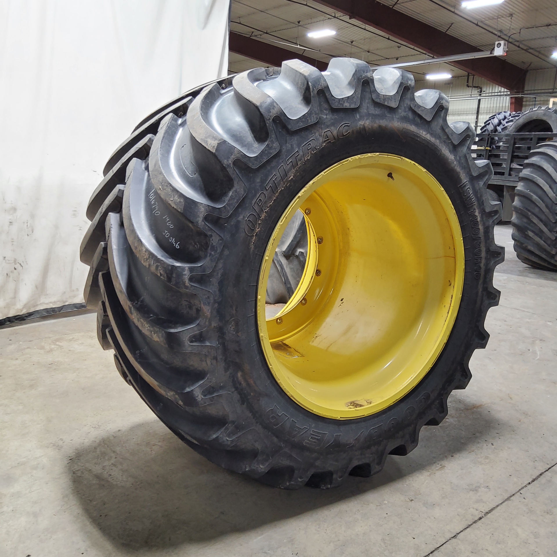 USED LSW1400/30R46 Goodyear Farm Optitrac R-1W on John Deere