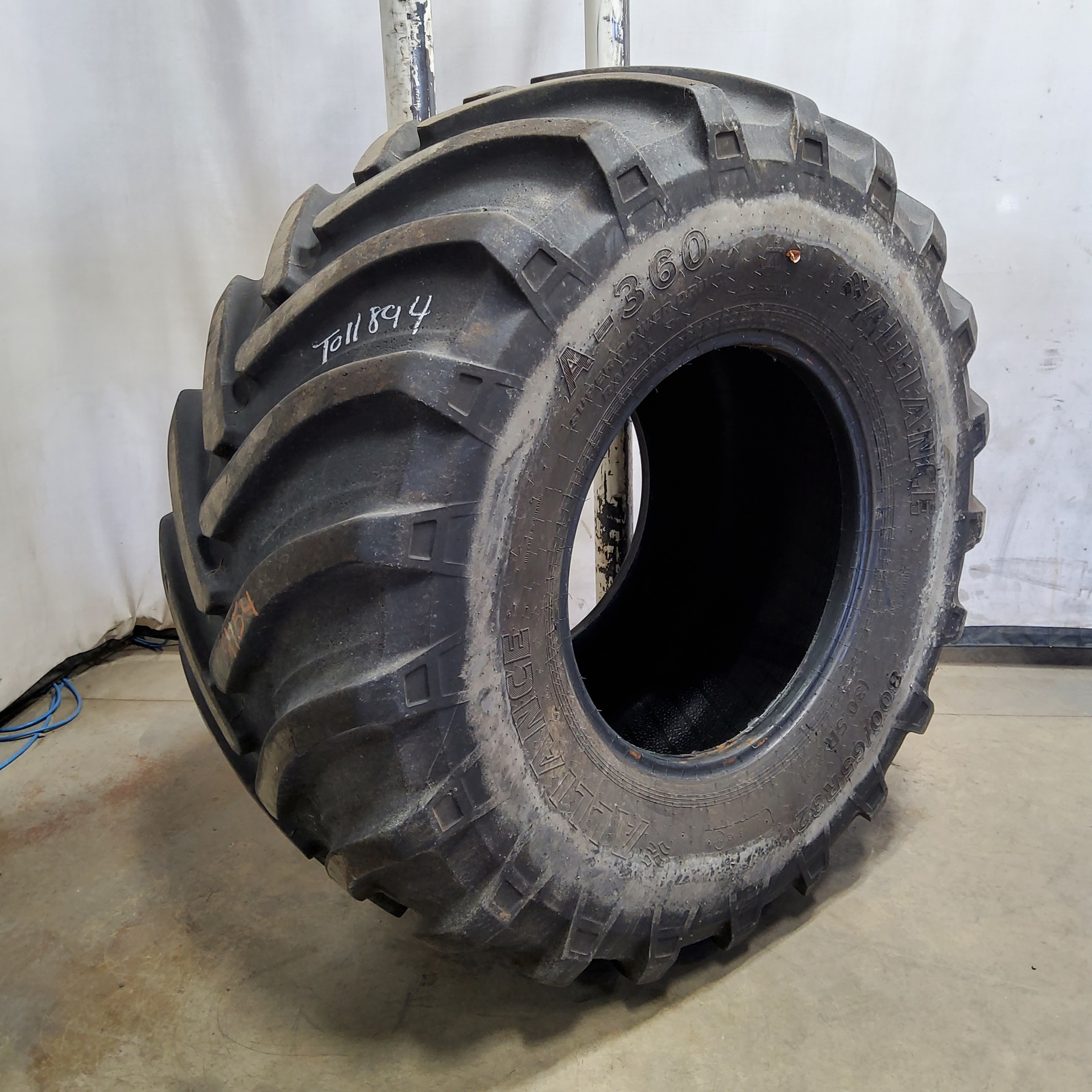 USED 800/65R32 Alliance 360 Super Power Drive R-1+ 178B 75% for