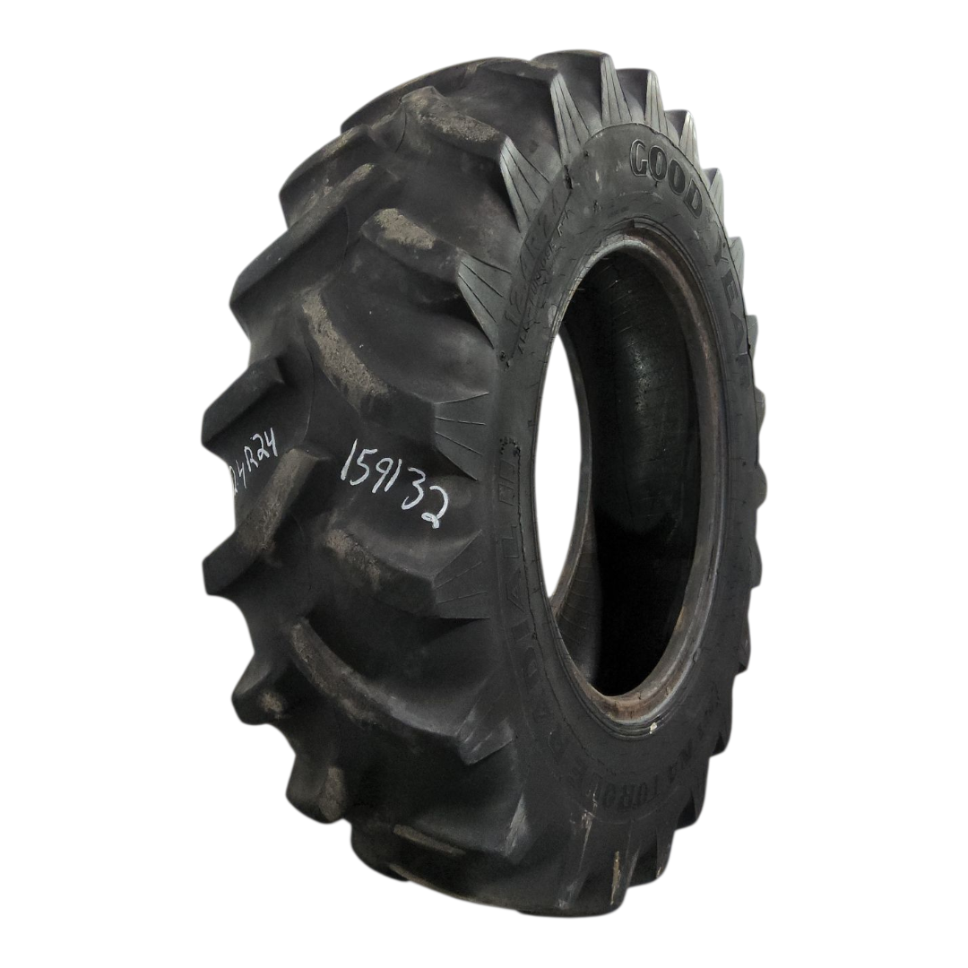 【トルネオR】タイヤ④ USED 12.4R24 Goodyear Farm Dyna Torque Radial II R-1 122B 60% for