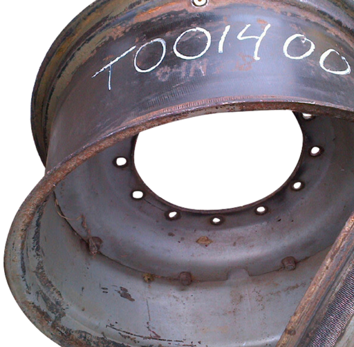 [T001400-CTR-Z] 12-Hole Rim with Clamp/Loop Style Center for 30" Rim, Case IH Silver Mist