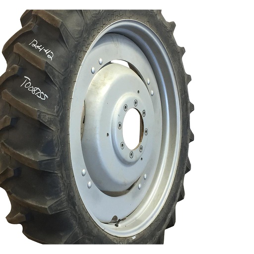 [WT008755CTR-NRW] 8-Hole Stub Disc (groups of 2 bolts) Center for 38"-54" Rim, Case IH Silver Mist