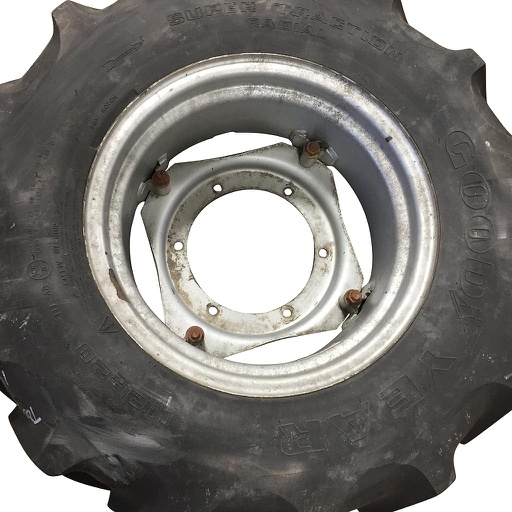 [WT005699-Z] 9"W x 20"D Rim with Clamp/Loop Style Rim with 6-Hole Center, Case IH Silver Mist