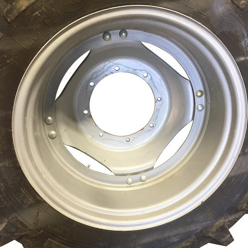 [WT008762] 12"W x 28"D Stub Disc (groups of 2 bolts) Rim with 8-Hole Center, Case IH Silver Mist
