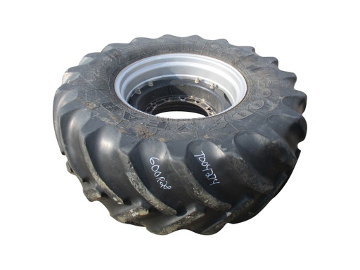 [T004274] 600/65R28 Goodyear Farm DT820 Super Traction R-1W on Case IH Silver Mist/Black 12-Hole Waffle Wheel (Groups of 2 bolts) 40%