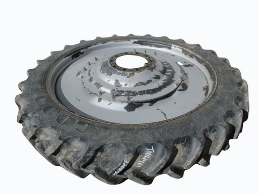 [T004401] 320/90R54 Goodyear Farm DT800 Super Traction R-1W on Case IH Silver Mist 12-Hole Waffle Wheel (Groups of 3 bolts) 85%