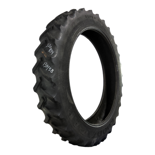 [NTS-131438] 320/105R54 Goodyear Farm DT800 Super Traction R-1W 166A8 45%