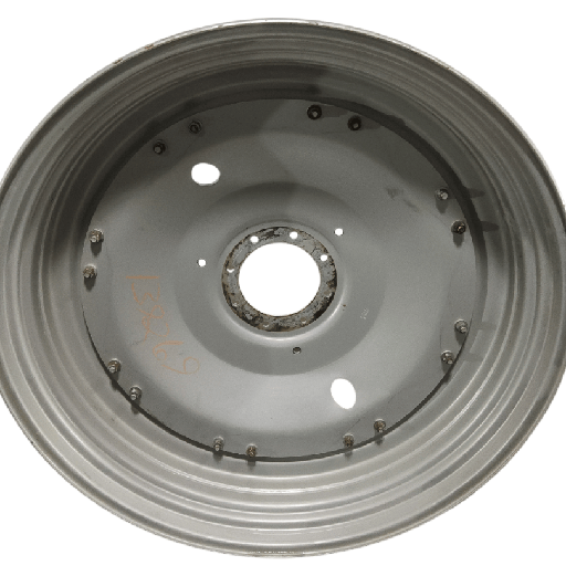 [139269] 8-Hole Stub Disc (groups of 2 bolts) Center for 38"-54" Rim, Case IH Silver Mist