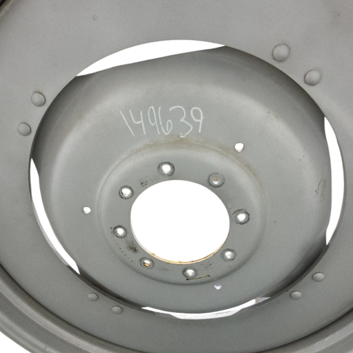 [NTS-149639] 8-Hole Stub Disc (groups of 2 bolts) Center for 46"-54" Rim, Case IH Silver Mist