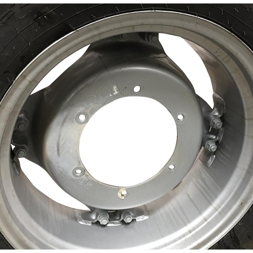 [WT007764CTR] 6-Hole Clamp/Loop Style (groups of 2 bolts) Center for 24" Rim, Case IH Silver Mist